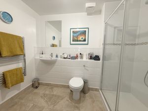 En-suite- click for photo gallery